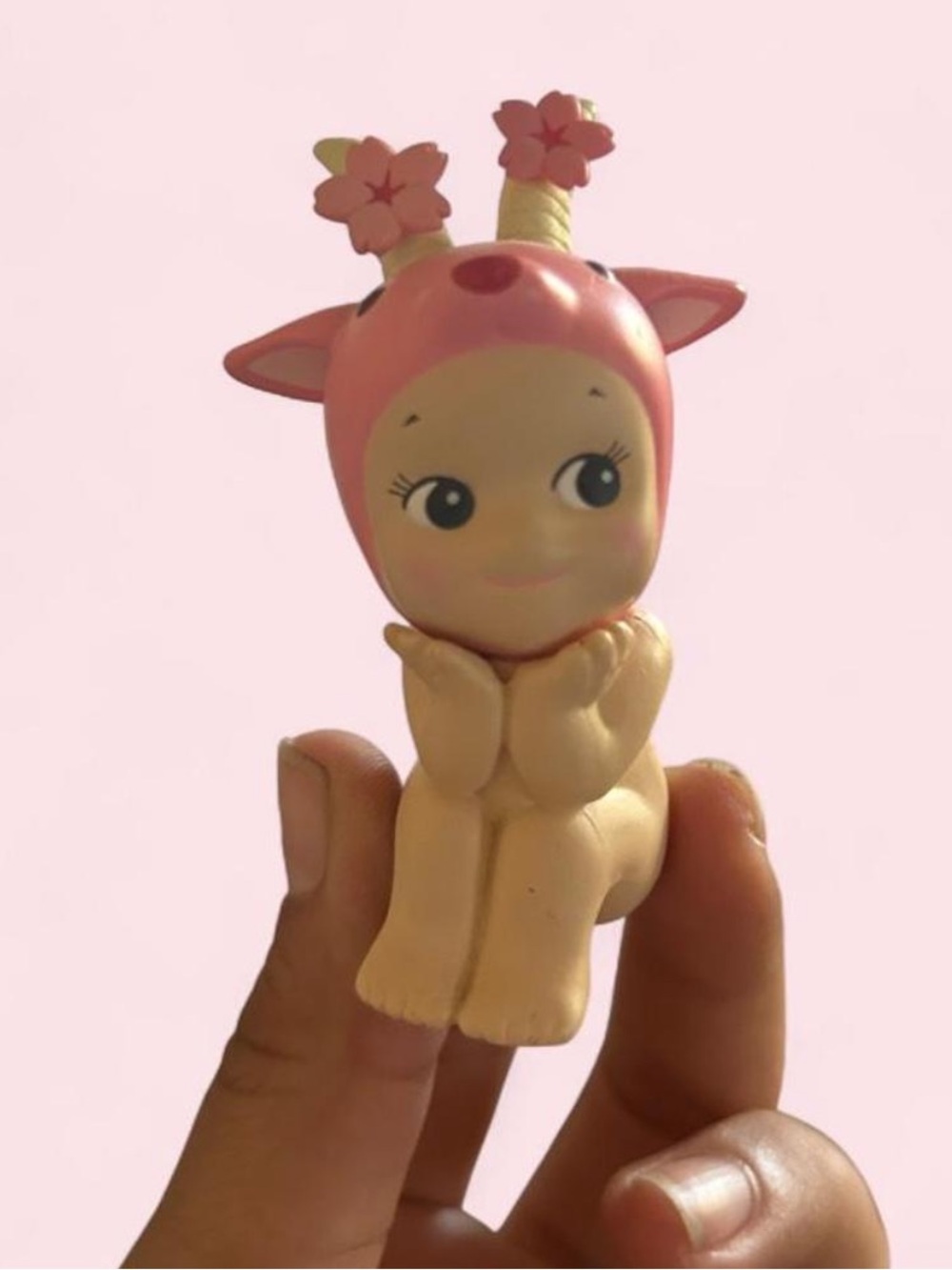 Pink Giraffe Character Toy Figurine - Cute Collectible for Kids